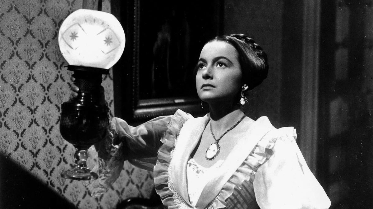 The Heiress — the lamp and the staircase